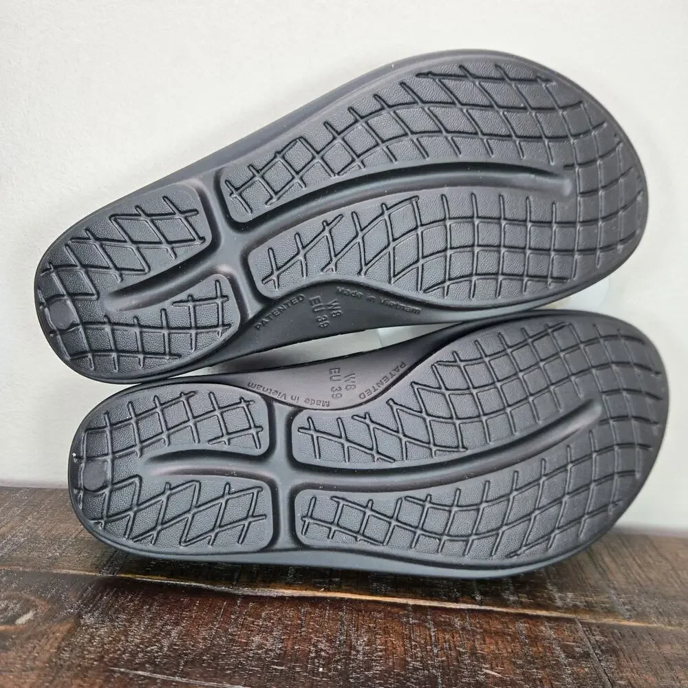 NEW Oofos Oolala Womens Size 8 Recovery Slip-On Comfort Flip Flops Sandals Black